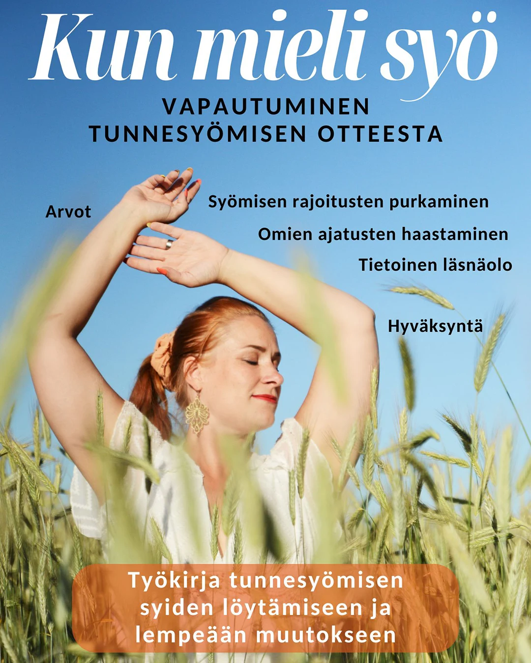Kun mieli syö -työkirjan kansikuva, jossa Saara poseeraa heinikossa.
